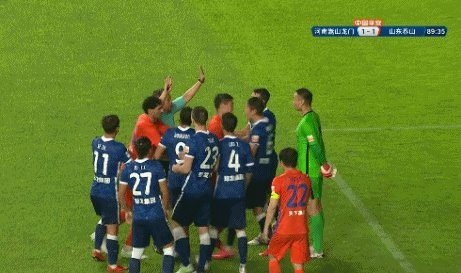 易游体育-时隔一赛季再现球员罚单 球迷:王上源的处罚太轻